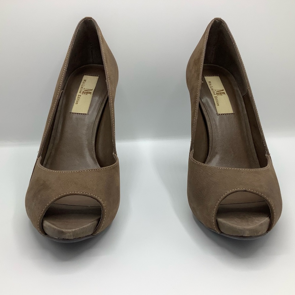 MIA Limited Edition Cosmopolitan Peep Toe Pump *Never Worn*
